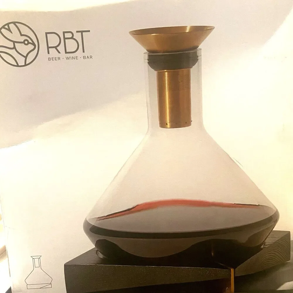 Rabbit Premium Wine Decanter with Sediment Strainer and Integrated Aerator - New